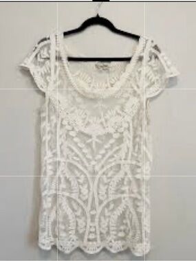Capri Women's Short Sleeve Crochet Lace Tee in cream Boho Festival